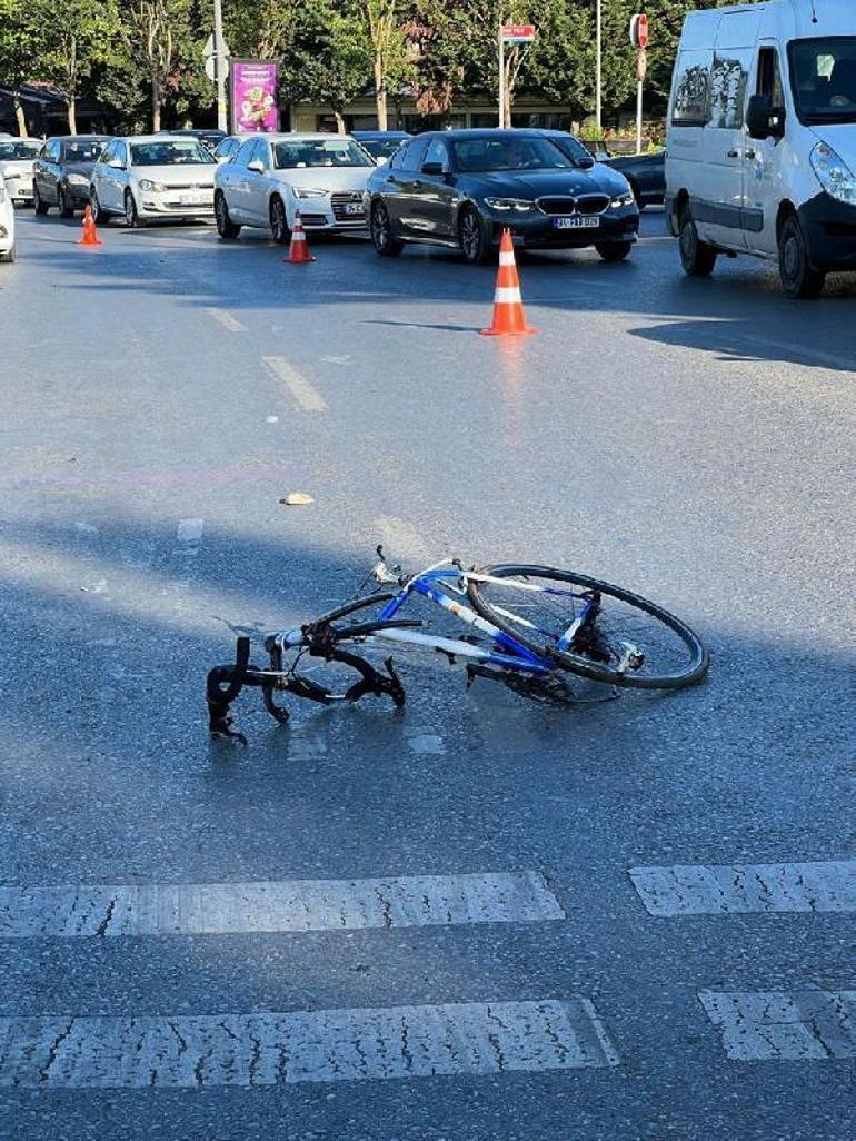 Kadıköyde polisten kaçtığı öne sürülen sürücünün çarptığı bisikletli öldü