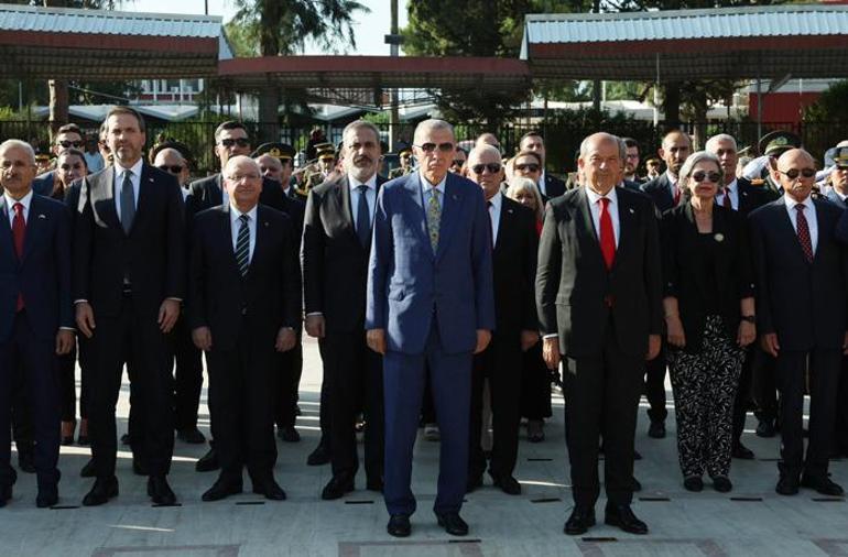 Cumhurbaşkanı Erdoğan, Lefkoşa Atatürk Anıtını ziyaret etti