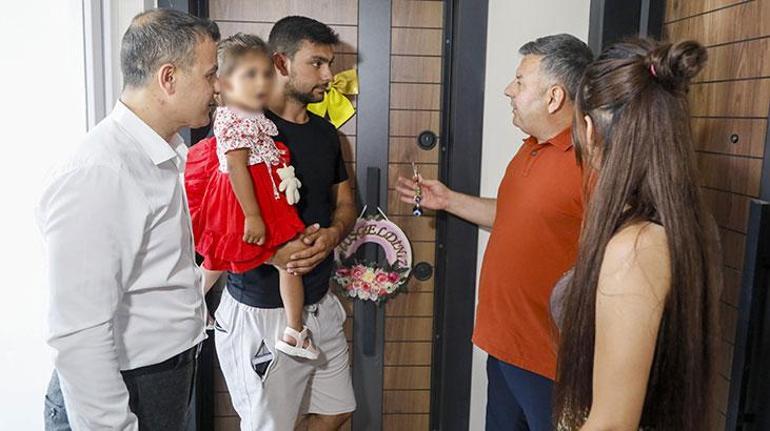 Bozkaya ailesi, 4 aydır yaşadıkları sokaktan kurtulup eve yerleşti