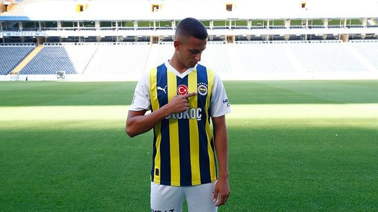 Fenerbahçede yeni transfer oynamadan ayrılıyor Şaşırtan karar ortaya çıktı