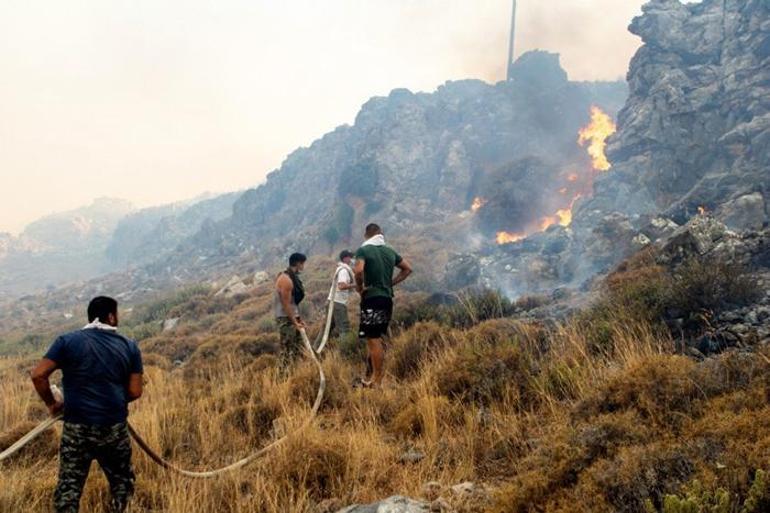 2 bin kişi tahliye edildi Yunanistanda kabus