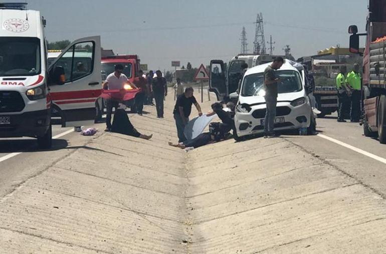 3 aracın karıştığı zincirleme kaza Yaralılar sıcak havadan böyle korundu