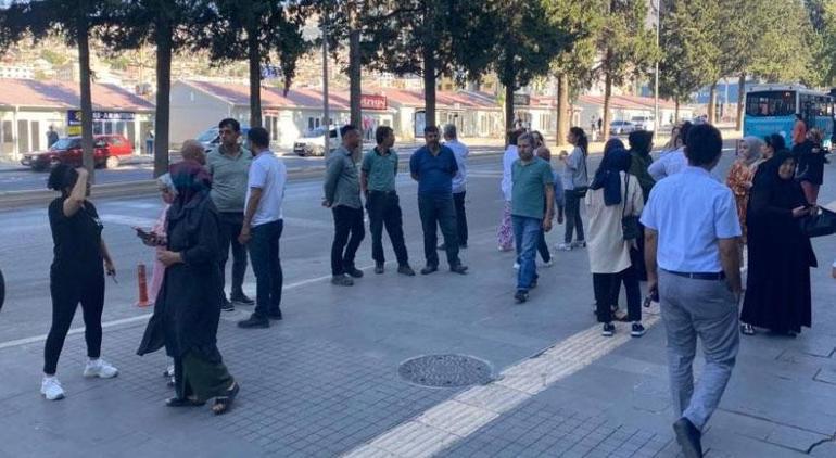 Adana’daki deprem iki kenti sokağa döktü