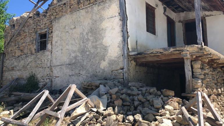 Adanada 5.5lik deprem bu köye büyük hasar verdi