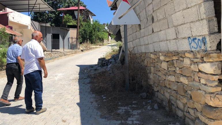 Adanada 5.5lik deprem bu köye büyük hasar verdi