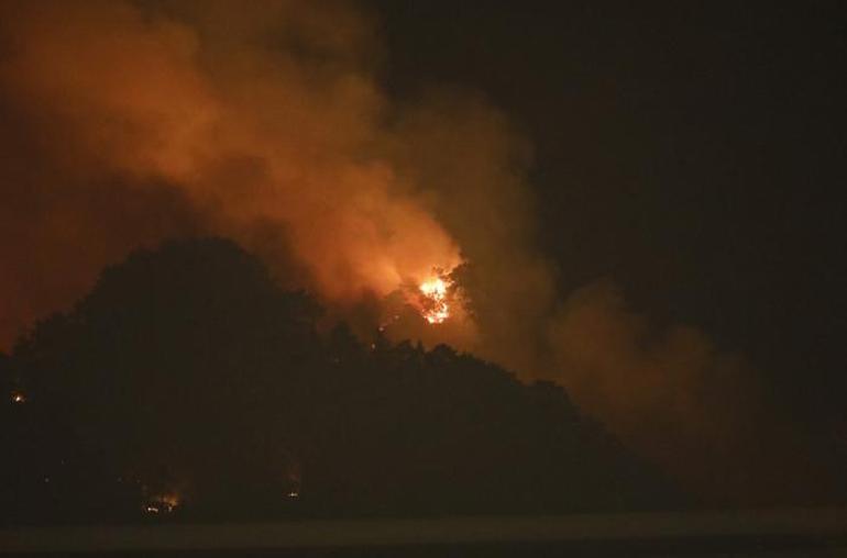 Son dakika: Turizm merkezi Kemerde orman yangını Bakanlar bölgede