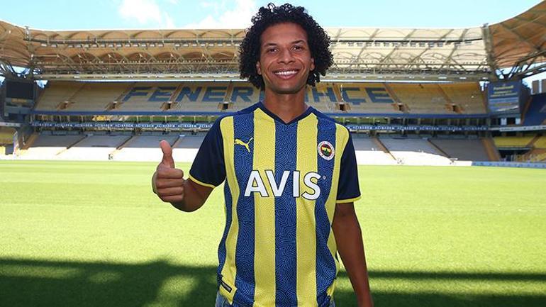 Fenerbahçeli yıldıza 3 talip Transfer için Türkiyeden ayrıldı