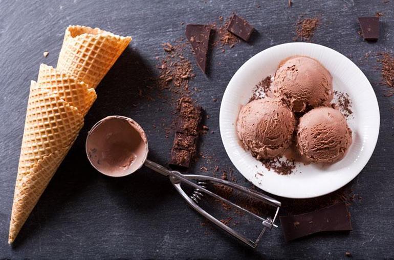 Sıcak yaz günlerinin vazgeçilmezi Dondurma tüketirken 6 kurala dikkat