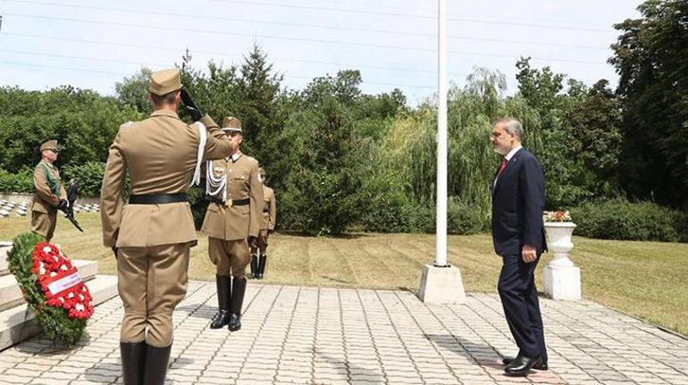 Bakan Fidan, Macaristan’da Galiçya Türk Şehitliği’ni ziyaret etti