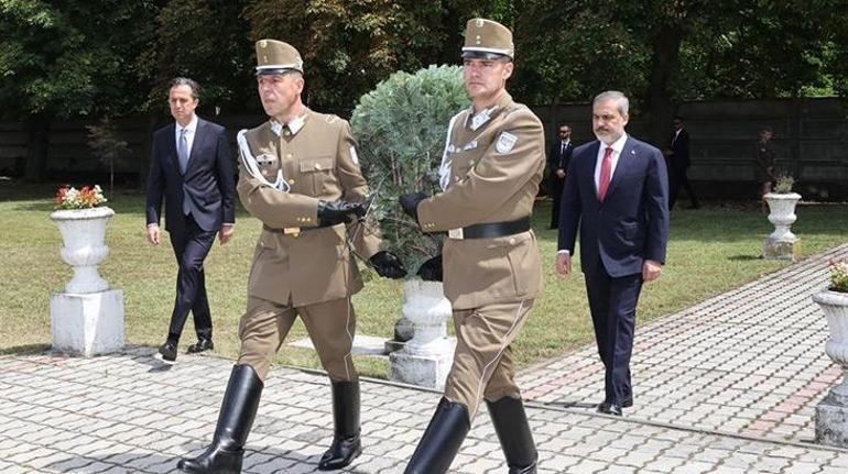 Bakan Fidan, Macaristan’da Galiçya Türk Şehitliği’ni ziyaret etti