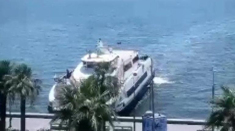 İzmirde yolcu gemisi kıyıya çarptı O anlar kamerada