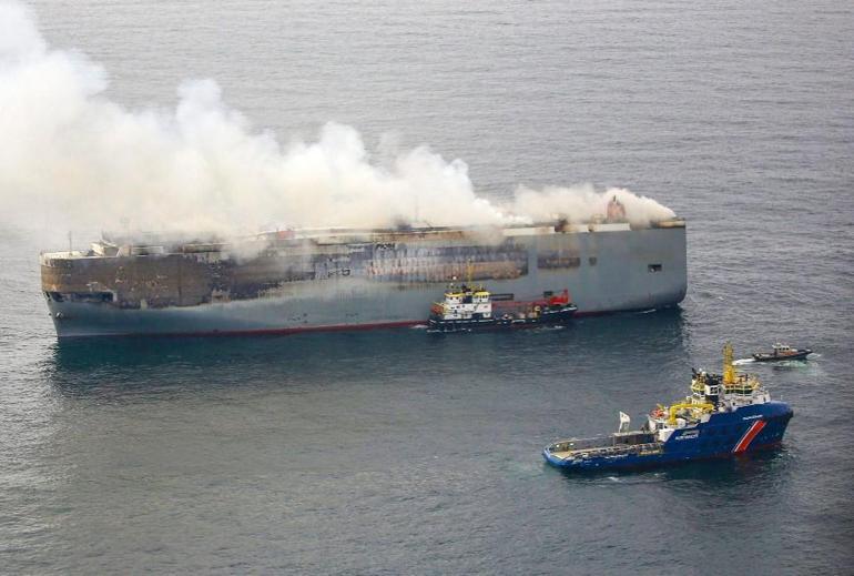 Gemide 10 gündür süren yangın söndürüldü: 3000 otomobil kullanılamaz halde