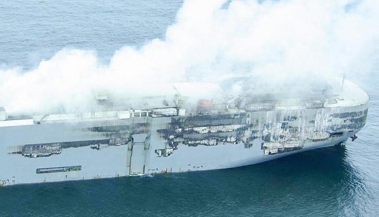 Gemide 10 gündür süren yangın söndürüldü: 3000 otomobil kullanılamaz halde