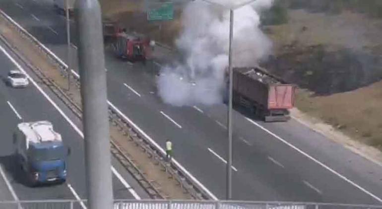 Silivri'de TEM Otoyolu'nda TIR Yandı - Son Dakika Haberler Milliyet