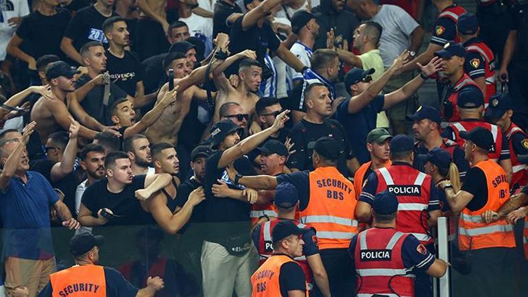 Tirana - Beşiktaş maçı gecikmeli başladı Tribünler karıştı