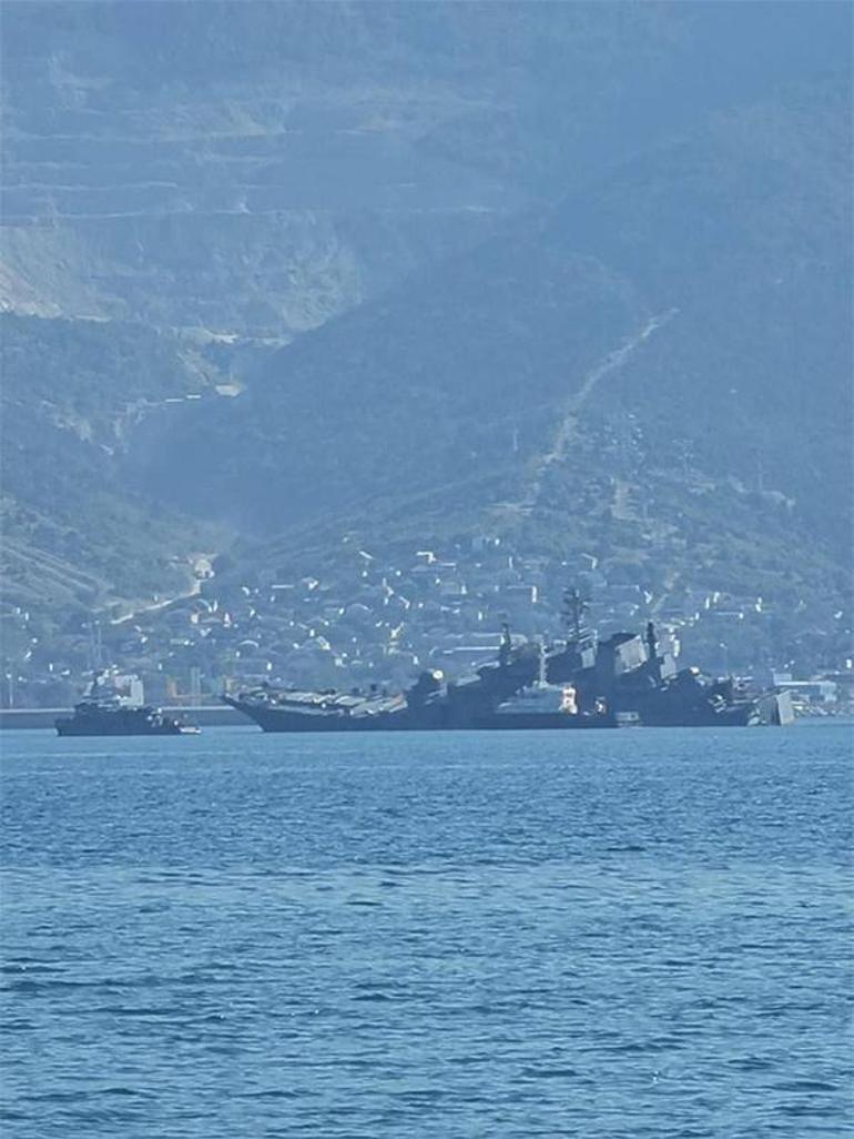 Video yayıldı Rus savaş gemisi vuruldu