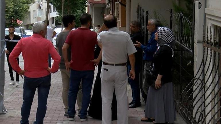 Kazıda hasar aldı Bahçelievlerde bir bina tahliye edildi