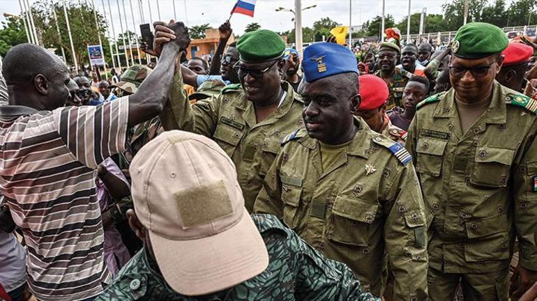 Nijerde sular durulmuyor Darbe yönetiminden devrik lider için ölüm tehditi