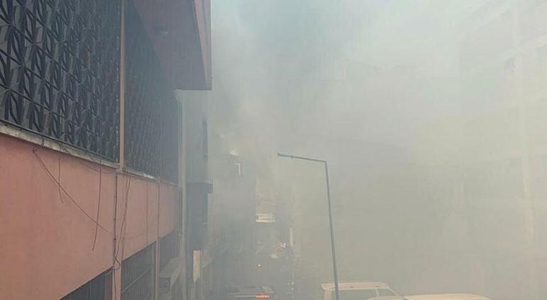 İzmir’de çanta atölyesinde yangın 1 saatte söndürüldü