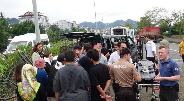 Trabzonda turistleri taşıyan minibüs devrildi Yaralılar var