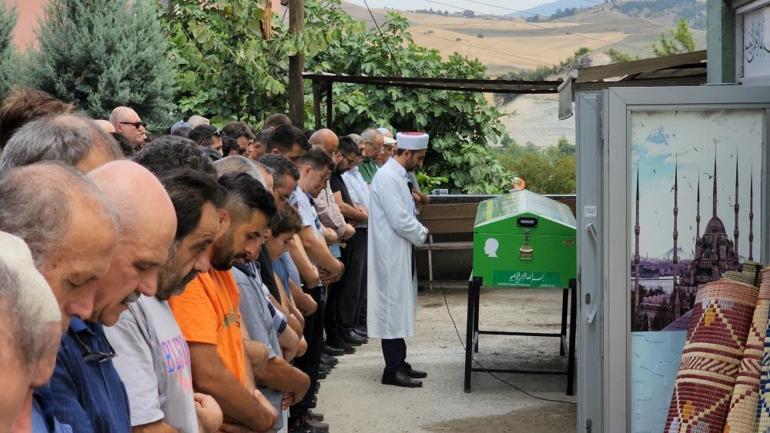 Terlik faciaya neden oldu Eşinin yardım çığlıkları arasında can verdi