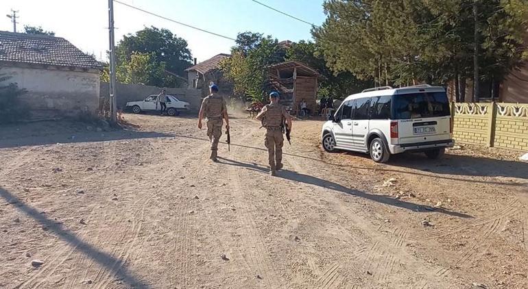 Jandarma nöbet tutuyor Cenaze taziyesinde köy karıştı: 4 yaralı var