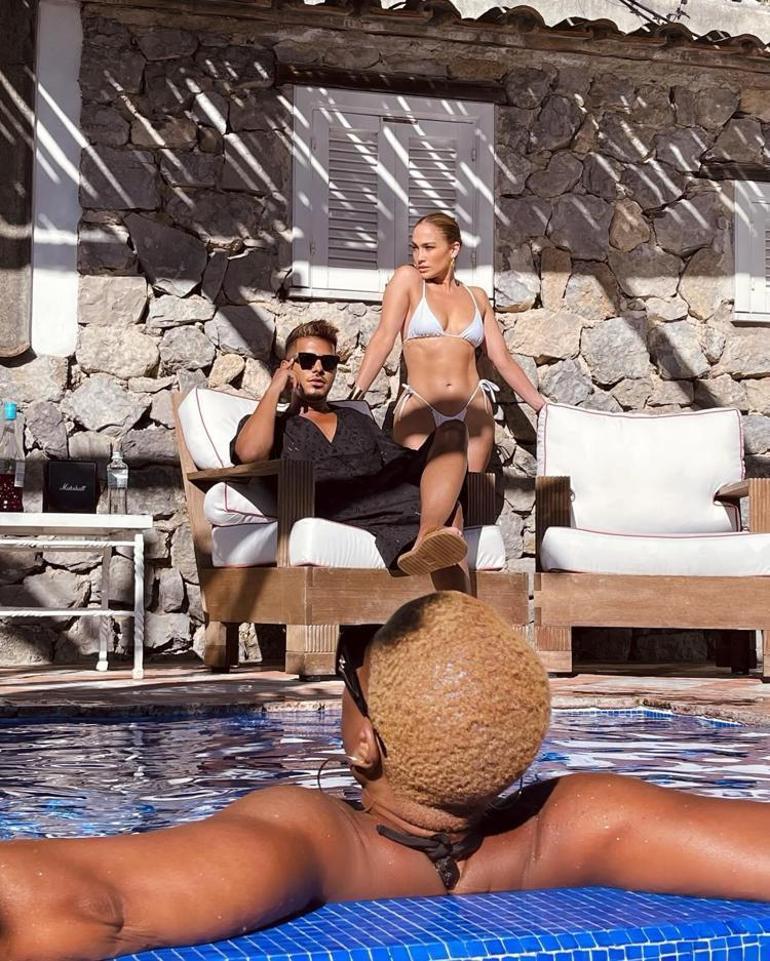 54 yaşındaki Jennifer Lopezden bikinili pozlar