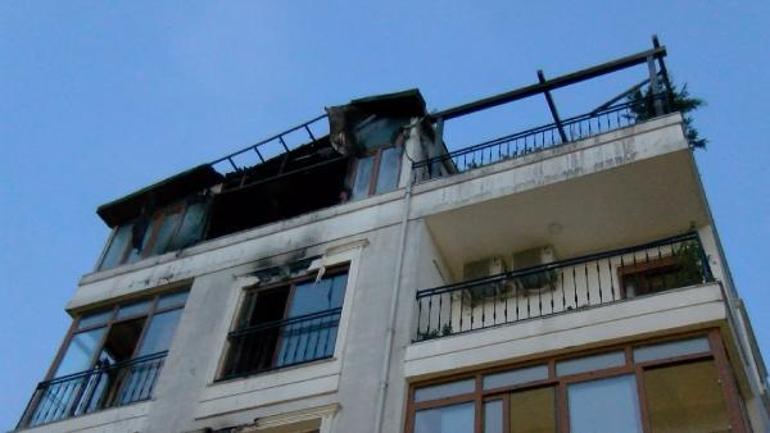 Yer: Kadıköy Alevler 3 katlı binayı sardı, balkondan atladılar: 1 ölü , 2 yaralı