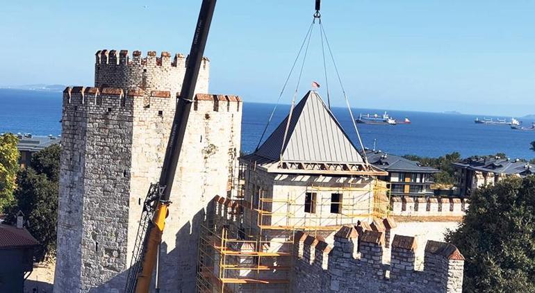 Yedikule’nin külahı yerine yerleştirildi