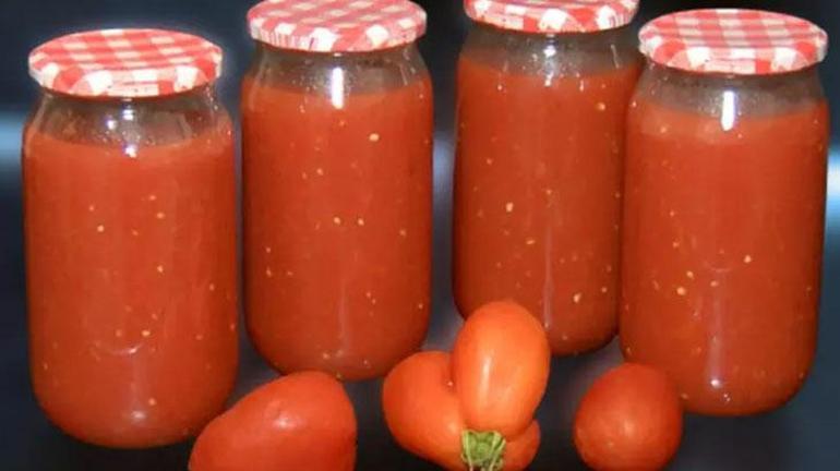 Köylüler domates konservesini böyle yapıyormuş: Yıl boyunca ekşimiyor ve bozulmuyor
