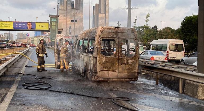 E5’te minibüs alev topuna döndü Trafik kilitlendi