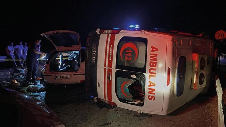 Osmaniyede ambulans ile otomobil kafa kafaya çarpıştı: 3 ölü, 3 yaralı