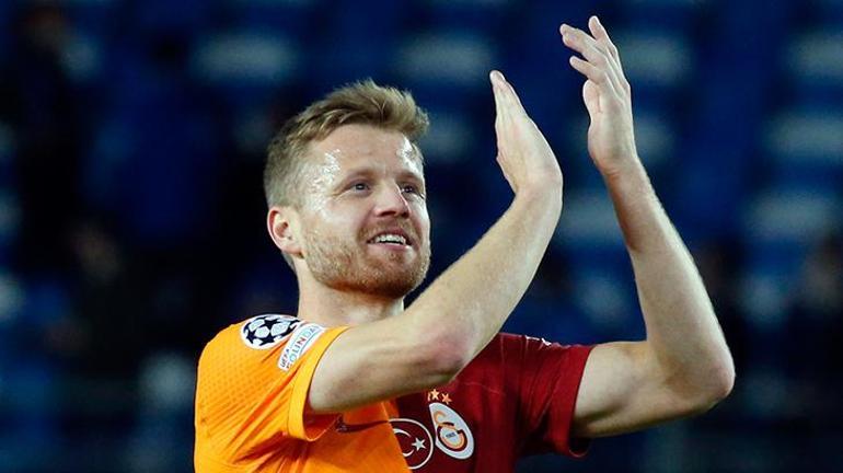 Galatasarayda sürpriz ayrılık Süper Ligden 3 kulüp peşinde