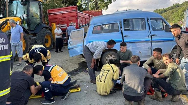 Orduda iki minibüs çarpıştı, 15 kişi yaralandı