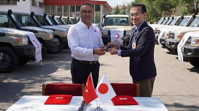 Türk Kızılay’a Japon Kızılhaçı’ndan 30 arazi aracı