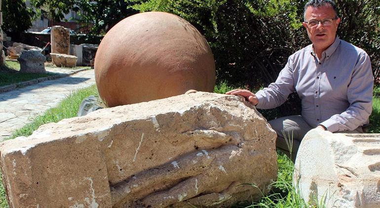 Güneş tanrısı Heliosa ait olduğu iddia edildi Başı olmayan kabartma bulundu