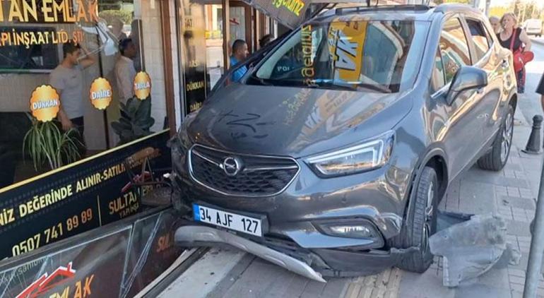 Direksiyon hakimiyetini kaybetti; emlak ofisine girdi