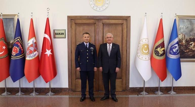 Uzaya giden ilk Türk Hava Kuvvetleri pilotu olacak Yeni rütbesini Bakar Güler taktı