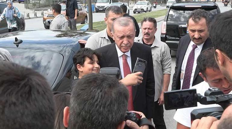 Erdoğan, Vahdettin Köşküne giderken vatandaşlarla sohbet etti