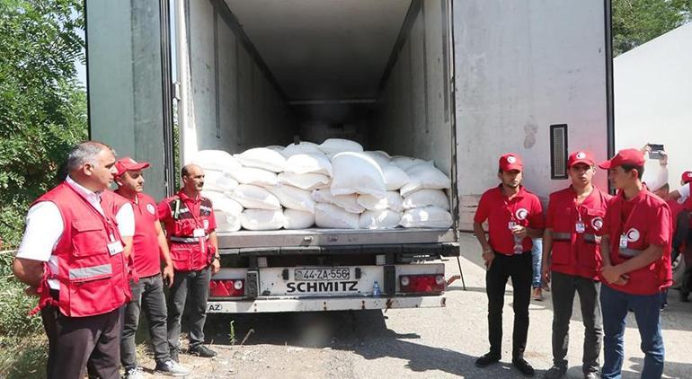 Azerbaycan’ın Ermenilere gönderdiği yardım TIR’ları kontrol noktasında bekliyor