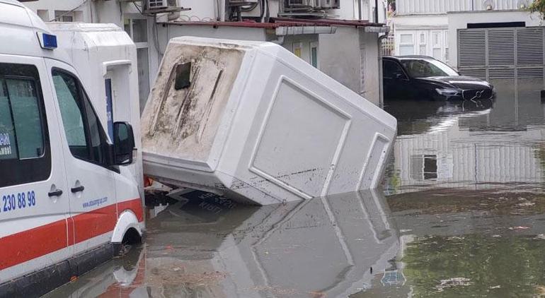 Samsunda hastanenin acil servisini sel bastı