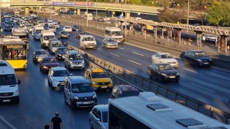 Okullar açıldı: İstanbulda trafik yoğunluğu