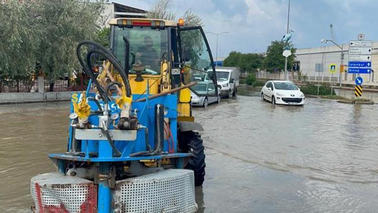 Samsunda sel felaketi Otobüste mahsur kalan 17 kişi kurtarıldı