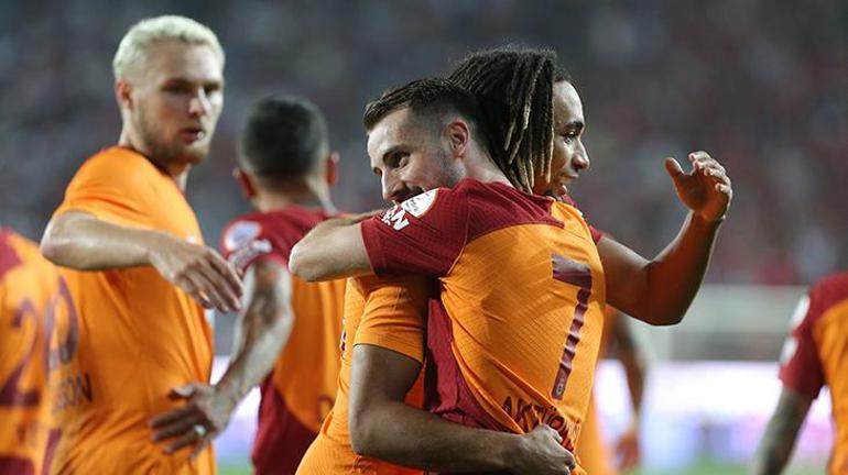 Galatasarayda orta saha transferi netleşiyor Canlı yayında duyurdu