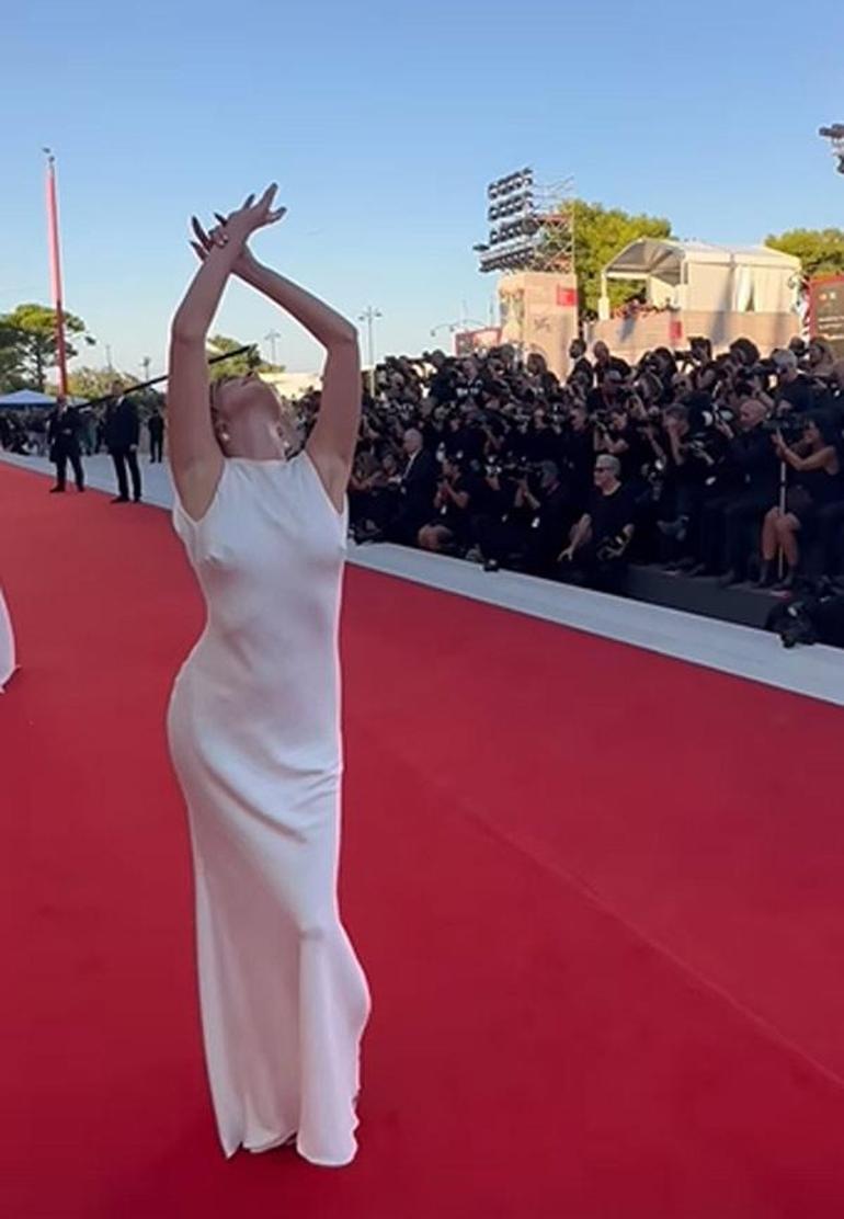 Melis Sezen Venedik Film Festivalinde Tarzı sosyal medyayı ikiye böldü