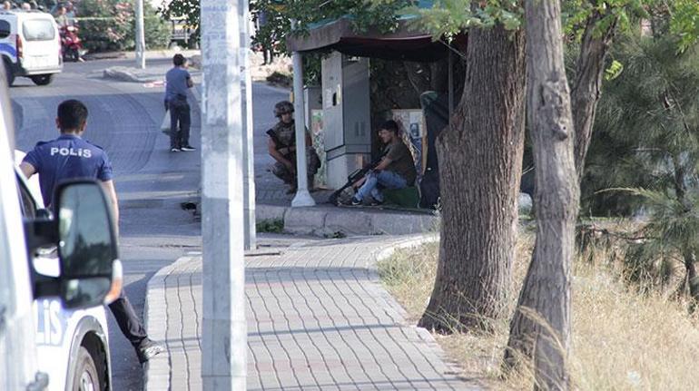 İzmirde pompalı dehşet Yakalanacağını anladı, tüfeği başına dayadı