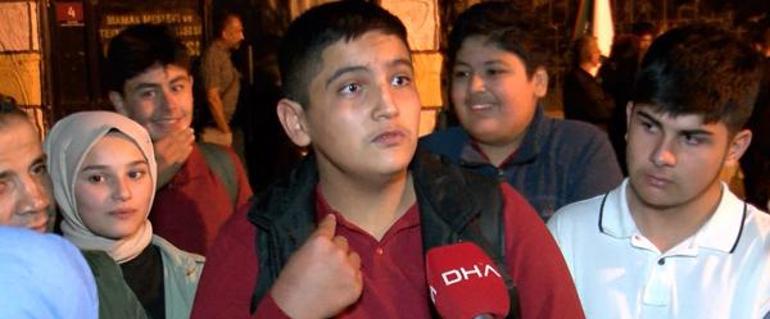 21.45te okul çıkışına öğrenci ve velilerden isyan: Çocuğumu bu okuldan alacağım