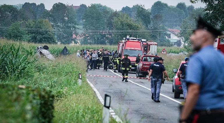 İtalyada dehşet anları Akrobasi uçağı düştü, 1 çocuk hayatını kaybetti