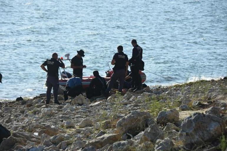 İzmirde baraja düşen helikopter: 12 metre derinlikte balçığa saplı