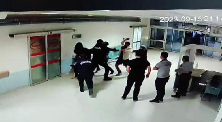 Hasta yakını polis memuru dehşet saçtı Önce güvenliğe sonra meslektaşlarına saldırdı